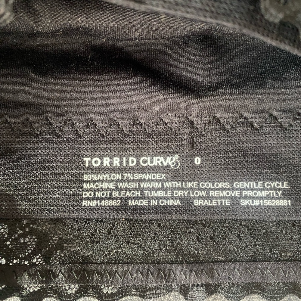TORRID LIGHTLY LINED SEAMLESS LACE BAND SKULL HEART BRALETTE SIZE 0 PLUS - Picture 8 of 8